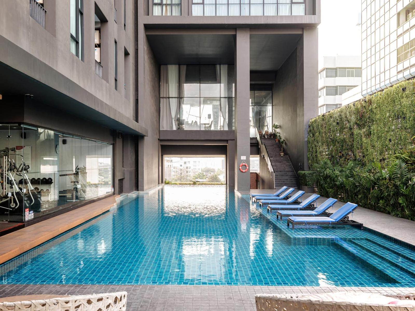 Estella Ekkamai Bangkok Exterior photo